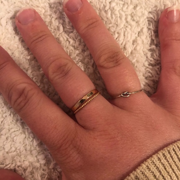 Silver small knot ring ✨ - Picture 3 of 3